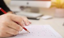 A və B növü üzrə dövlət qulluğuna qəbul olmaq istəyən namizədlər test imtahanı verir