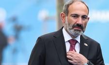 Nikol Paşinyan tərəfdarları ilə İrəvanda yürüş keçirir