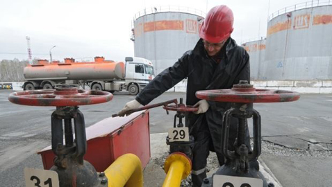 Rusiya neftinin qiyməti düşdü: Böhran qaçılmazdır