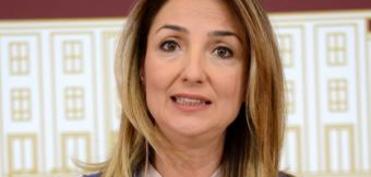 “Ayaqqabımı AKP-çi millət vəkillərinin başına vurmaq istəyindəydim”