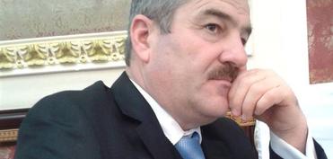 “Siyasət qurdlar meydanıdı”