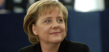 Merkel Putinin bəyanatlarına ciddi yanaşmağa çağırıb
