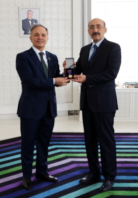 Əflatun Amaşov Əbülfəs Qarayevlə görüşüb