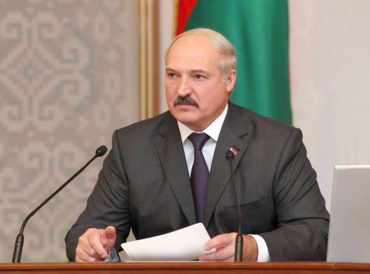 Lukaşenko: Rusiyanı qoruyuruq, əvəzində pul da ödəyirik...