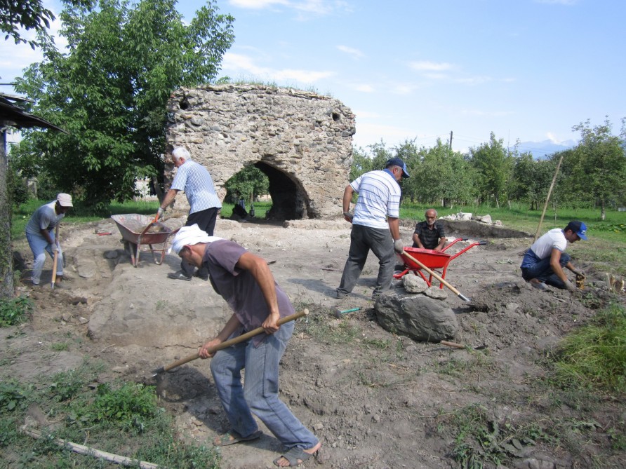 Balakəndə alban kilsəsində arxeoloji tədqiqatlar aparılır
