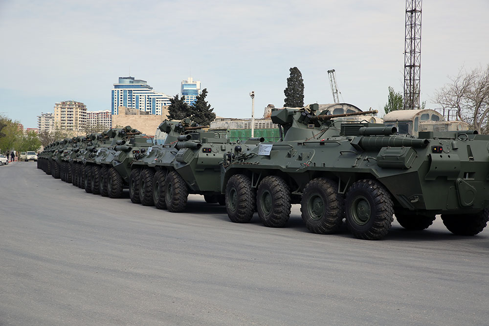 “BTR-82A zirehli transportyorları Qarabağda döyüşlərə ən uyğun nəqliyyat sayılır”