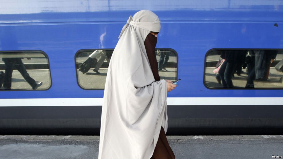 Burqa inteqrasiyayla bir araya sığırmı?