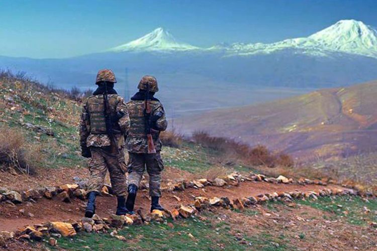 Ermənistan ordusunda hərbçilər xidmətdən yayınır
