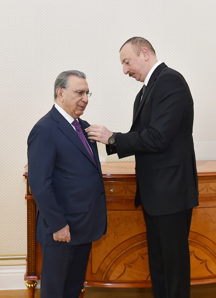 Prezident Ramiz Mehdiyevi “Şöhrət“ ordeni ilə təltif edib