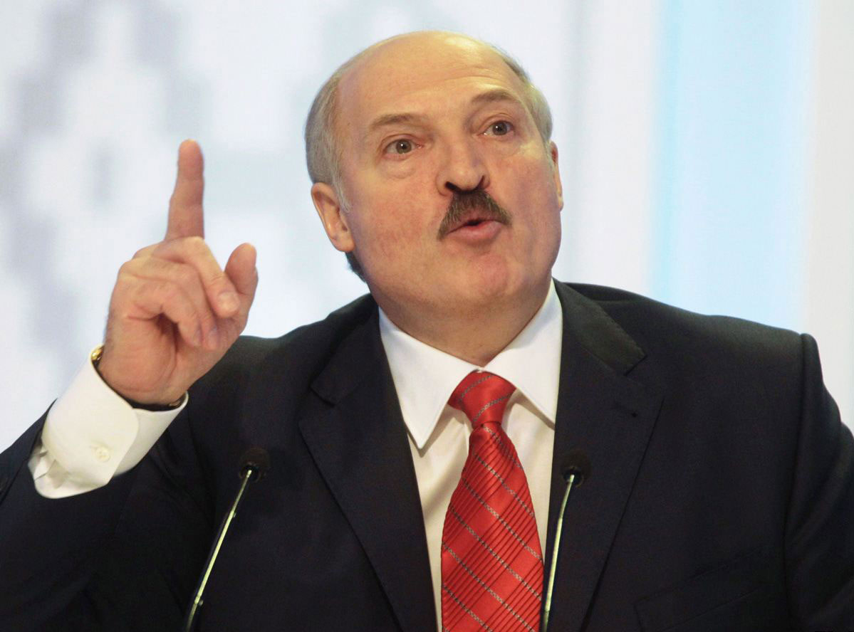 Lukaşenko kiminlə oynayır?