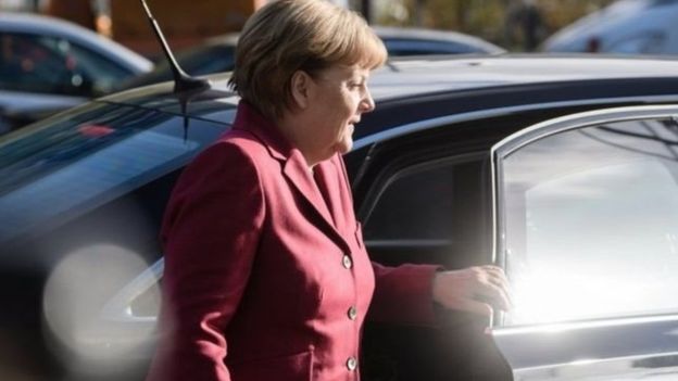 Merkel hakimiyyəti itirmək istəmir