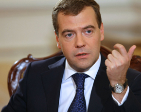 Medvedev Poroşenkonu təhdid edib