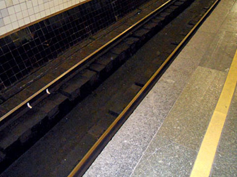 Metronun “Gənclik” stansiyasına su damır