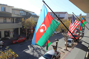 Monterey şəhəri Azərbaycan bayrağı ilə bəzədilib