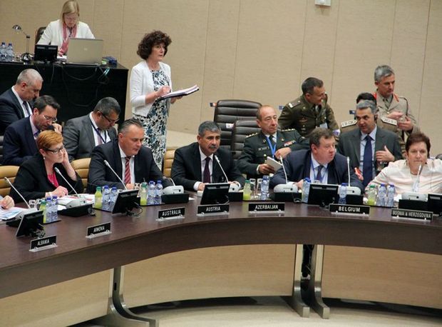 Müdafiə naziri NATO toplantısında iştirak edib