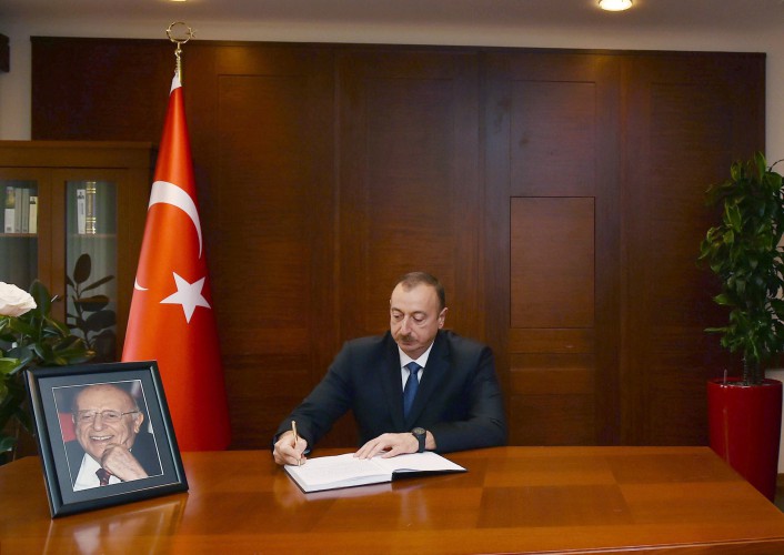 Azərbaycan Prezidenti Türkiyə səfirliyində olub