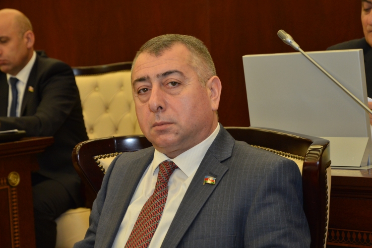 “Adama elə gəlir ki...”