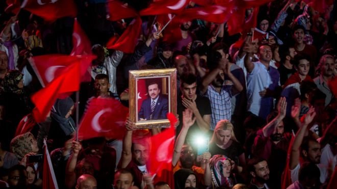 Çevriliş cəhdi Türkiyəni iflic edə bilməz