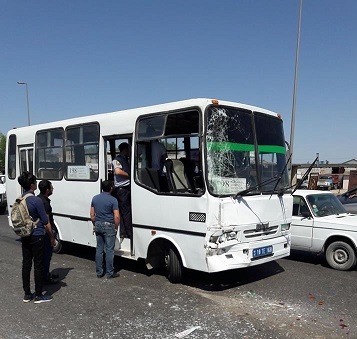 Bakıda avtobus qəzası: 4 qadın yaralandı