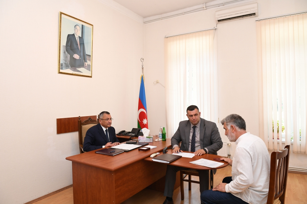 Qaçqınların və Məcburi Köçkünlərin İşləri üzrə Dövlət Komitəsinin sədri vətəndaşları qəbul edib
