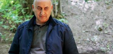 On yaşlı saytın baş redaktoru: “Deputatlardan biri zəng vurdu ki, şəklimi niyə o zəhləmgetmişlə yanaşı vermisiniz?”  - MÜSAHİBƏ