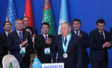 İlham Əliyev Nursultan Nazarbayevə “Türk dünyasının Ali Ordeni”ni təqdim etdi FOTO