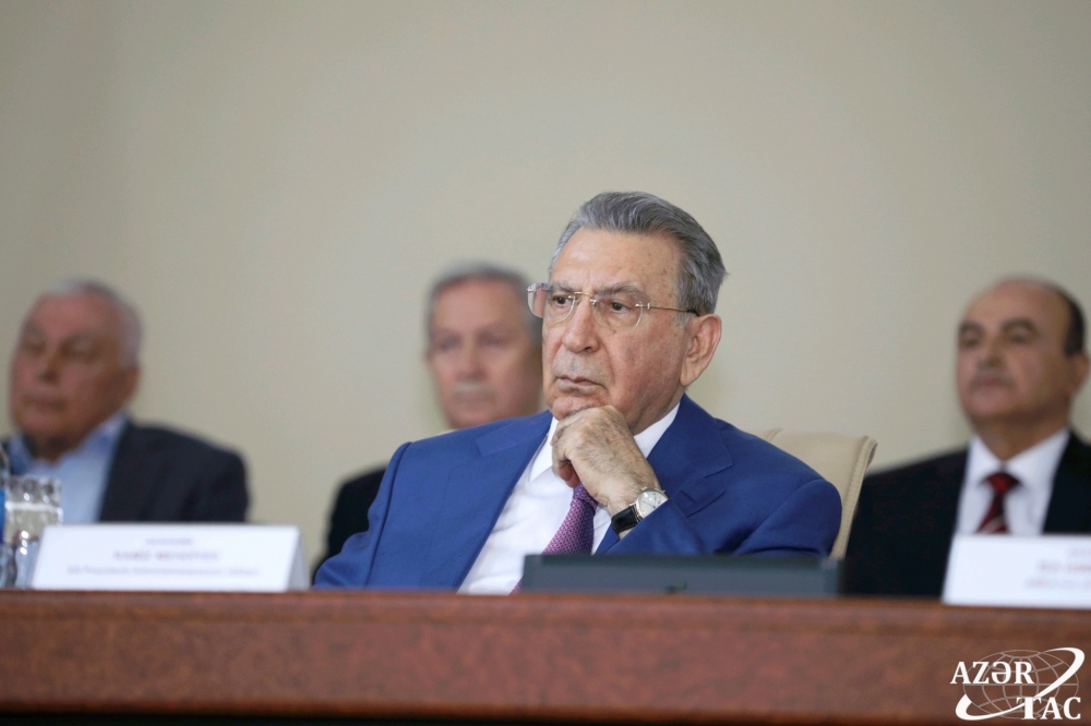 Ramiz Mehdiyev AMEA prezidenti vəzifəsinə təsdiqlənib