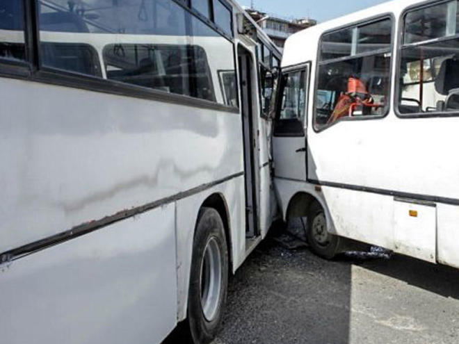 Bakıda iki avtobus toqquşdu: 6 nəfər yaralandı