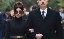 Azərbaycan Prezidenti İlham Əliyev ümummilli lider Heydər Əliyevin məzarını ziyarət edib - FOTO