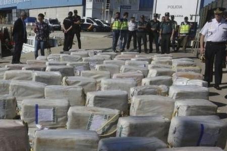 Argentina təyyarəsində 1 ton kokain tutuldu