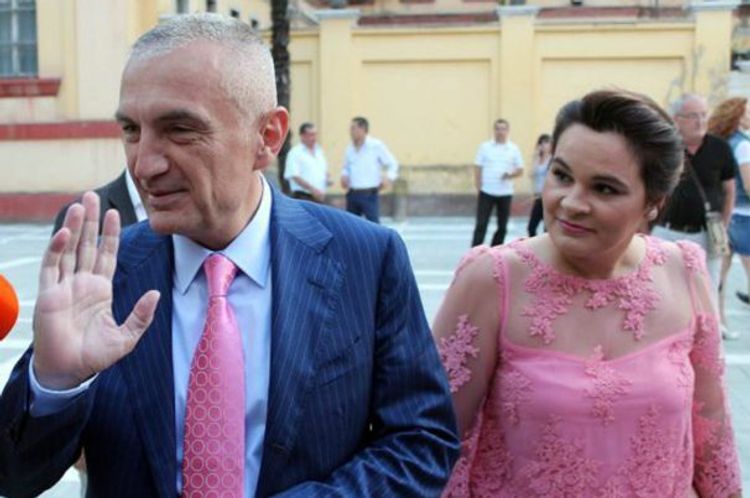 Albaniya prezidentinin həyat yoldaşı etiraz aksiyasında saxlanılıb
