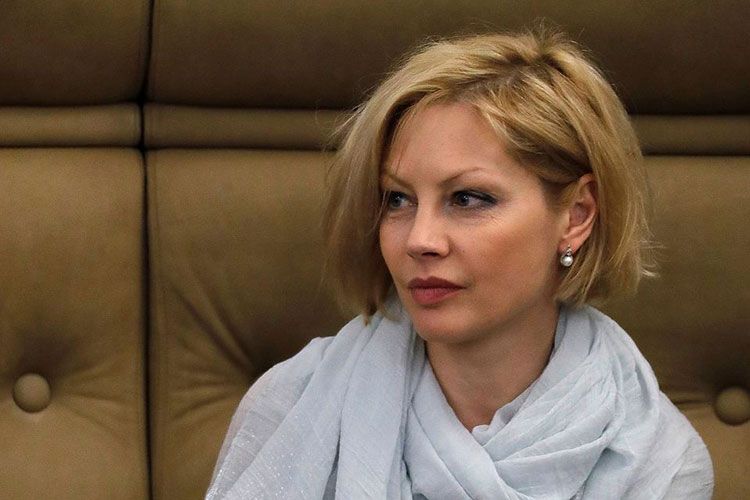 Rusiyalı aktrisa Alena Babenko koronavirusa yoluxub