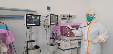 ATU: COVİD-19 testinin nəticəsi pozitiv olan anaların dünyaya gətirdiyi 16 körpə həkim nəzarəti altındadır - FOTO