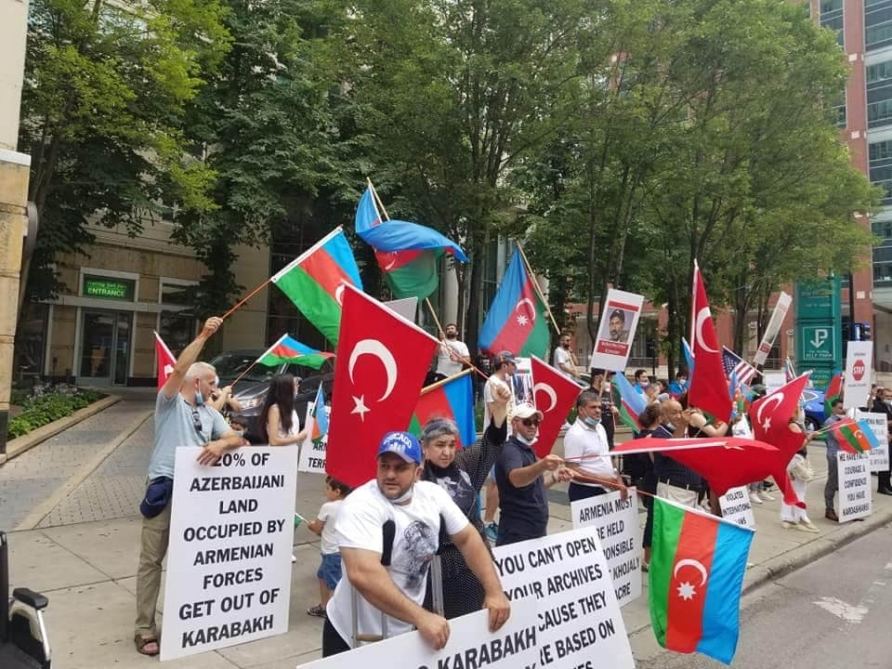 Çikaqoda Azərbaycan icması üzvləri orduya dəstək aksiyası keçirib - FOTO