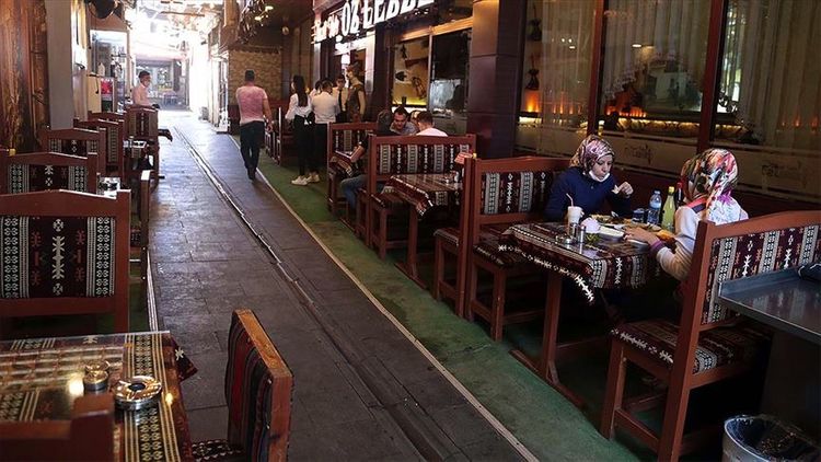 Türkiyədə kafe və restoranların iş saatına tətbiq edilən məhdudiyyətlər ləğv edilib