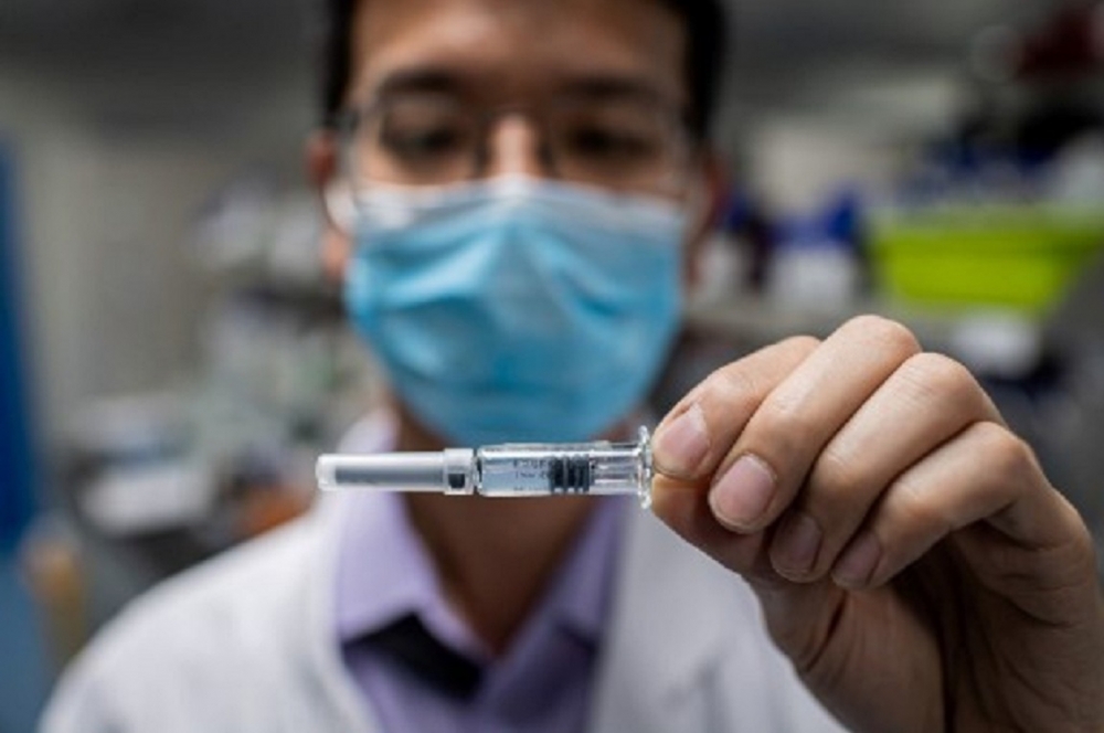 İndoneziya Prezidenti koronavirusa qarşı peyvəndin üç ay ərzində hazırlanması barədə göstəriş verib
