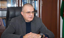 Donuzun quyruğu ilə oynayanlar