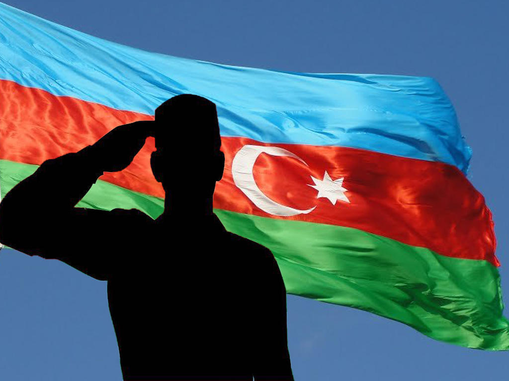 Qəhrəman əsgərimiz Azərbaycan bayrağını Şuşamıza aparır!