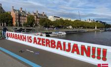 Britaniya parlamentinin binası qarşısında “Qarabağ Azərbaycandır!” banneri nümayiş olunub - FOTO