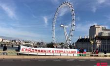 Britaniya parlamentinin binası qarşısında “Qarabağ Azərbaycandır!” banneri nümayiş olunub - FOTO
