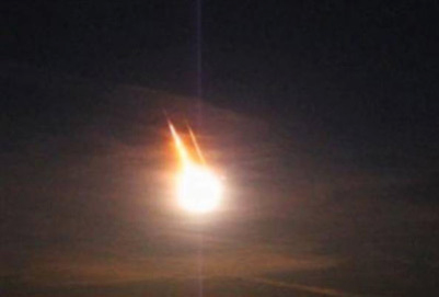 Livanda yerə yanan meteorit düşüb