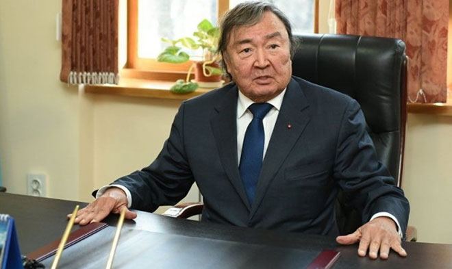 Oljas Süleymenov Prezident İlham Əliyev və birinci xanım Mehriban Əliyevanı təbrik edib