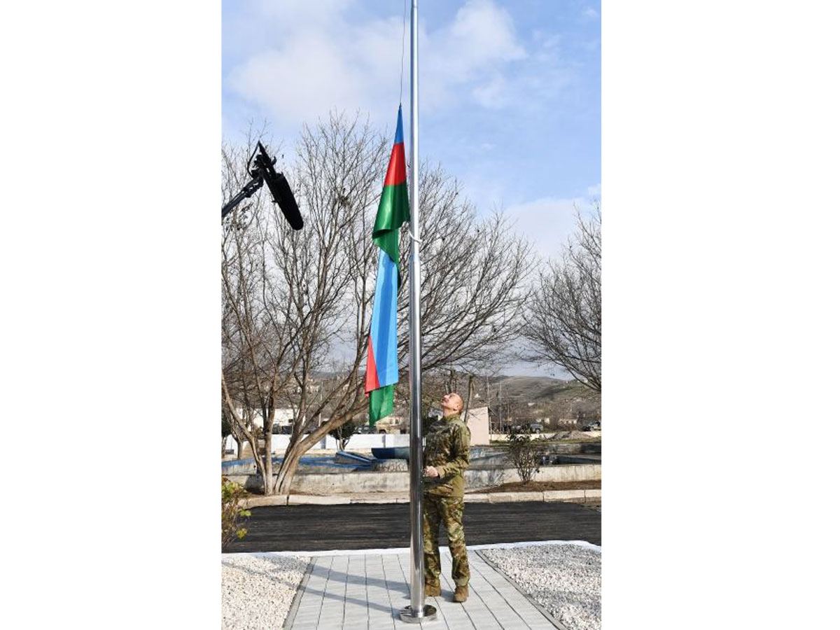 Prezident İlham Əliyev Qubadlı və Zəngilanda Azərbaycan bayrağını ucaldıb FOTO