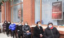 Erməni təcavüzündən zərər çəkmiş Gəncə sakinlərinə kompensasiyalar verilməyə başlandı - FOTO