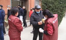 Erməni təcavüzündən zərər çəkmiş Gəncə sakinlərinə kompensasiyalar verilməyə başlandı - FOTO