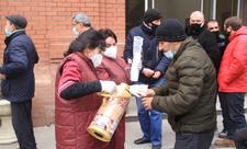 Erməni təcavüzündən zərər çəkmiş Gəncə sakinlərinə kompensasiyalar verilməyə başlandı - FOTO