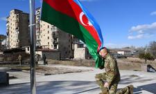 Prezident İlham Əliyev Şuşada Azərbaycan bayrağını yüksəldib - FOTO