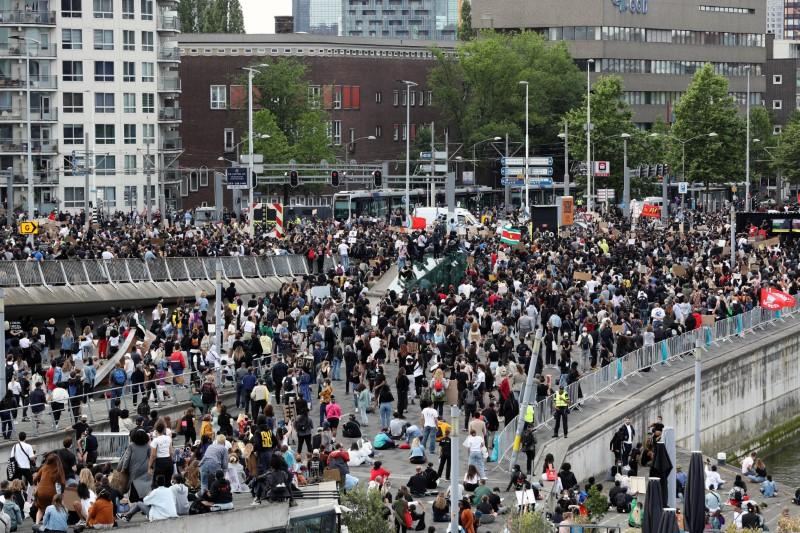 Amsterdamda etiraz aksiyası zamanı 115 nəfər saxlanılıb