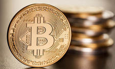 “Bitcoin”in qiyməti yenidən 78 min dollardan aşağı düşüb