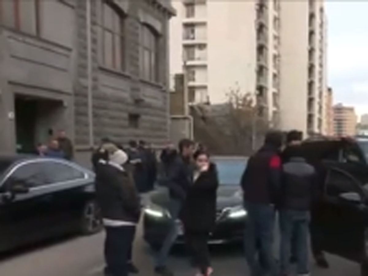 Yerevanda etirazçılar yolları bağladı